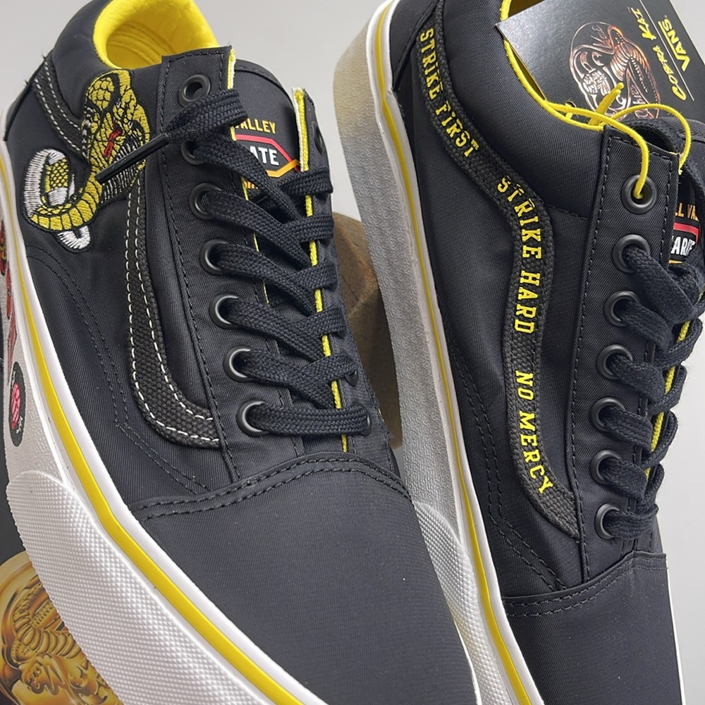 Vans WMNS Old Skool
Cobra Kai Black/Yellow/White
VN0A3WKT05N
Sneakers - Picture 8 of 16